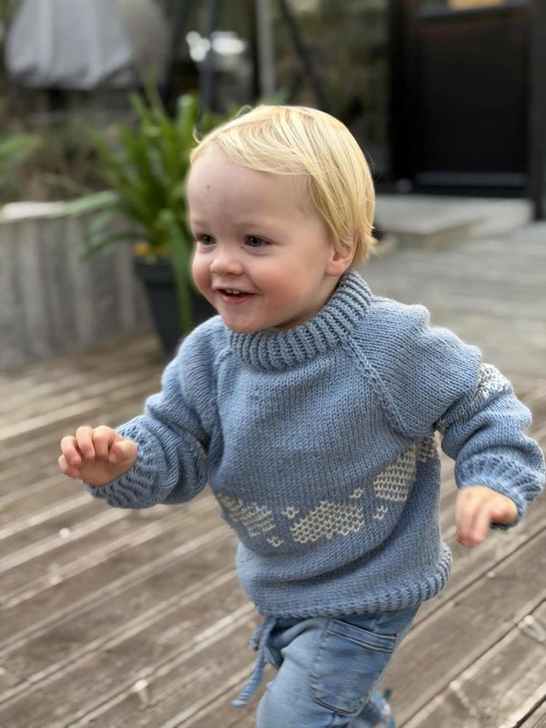 Julekorg-genser, blå (strikkepakke)