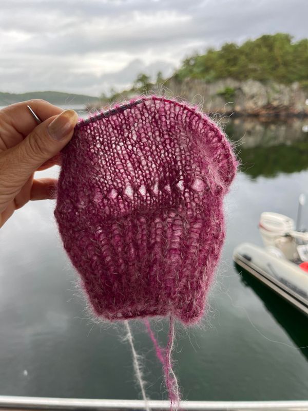 Sjursø-genser, rosa (strikkekappe)