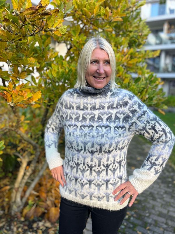 Elgr-genser, grå - Ferdigstrikka