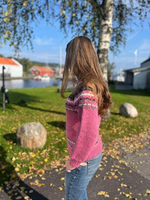 Hovedbilde Randholm-genser, rosa (oppskrift)