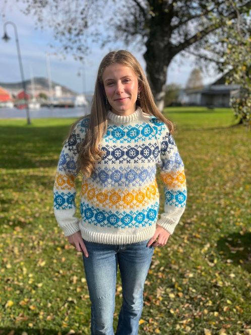 Hovedbilde Å-genser i Viking wool (strikkepakke)